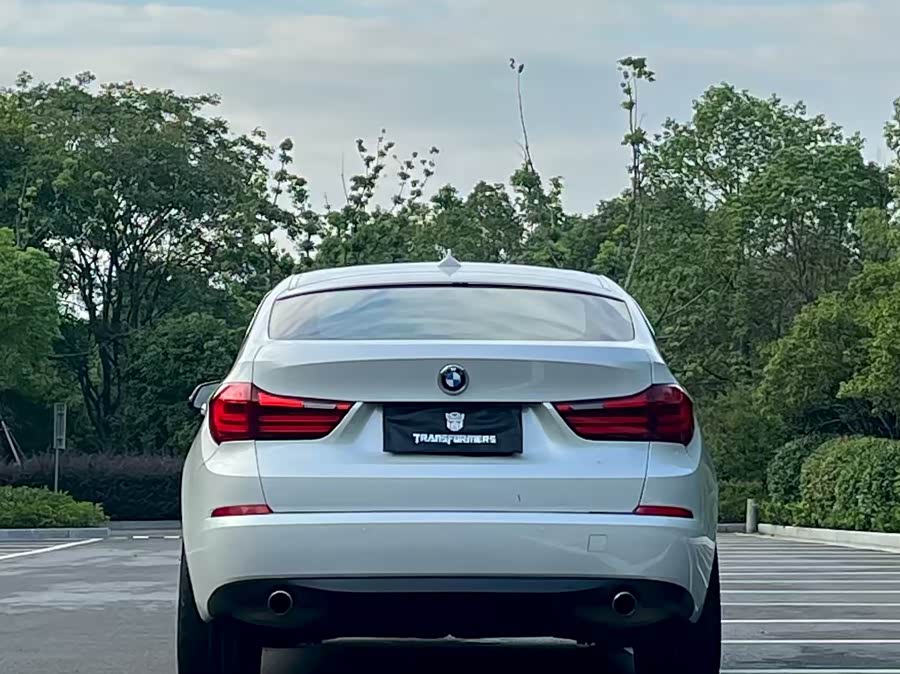 BMW 5 Series GT 2017 immagine di auto #6