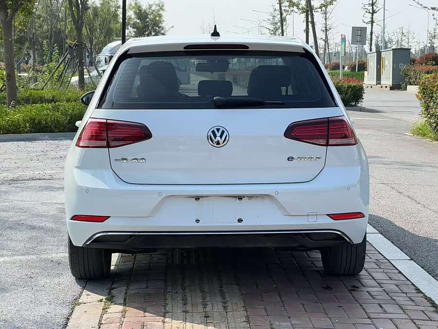 Volkswagen Golf Pure Electric 2020 car image #6