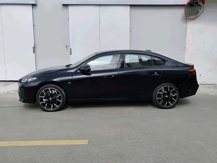 BMW 2 Series 2025 immagine di auto #6