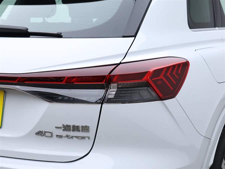 Audi Q4 e-tron 2024 immagine di auto #6