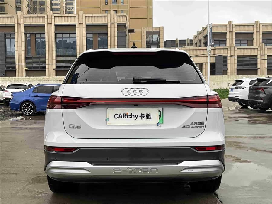 Audi Q5 e-tron 2023 #6 Audi Q5 e-tron 2023 صورة سيارة #6