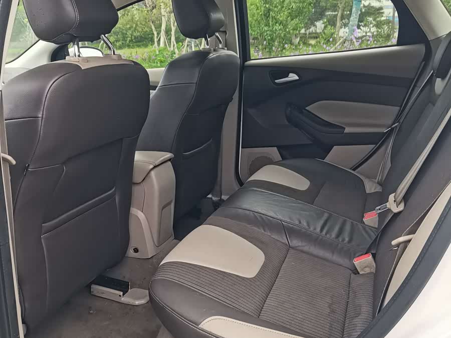 Ford Focus 2013 car image #6