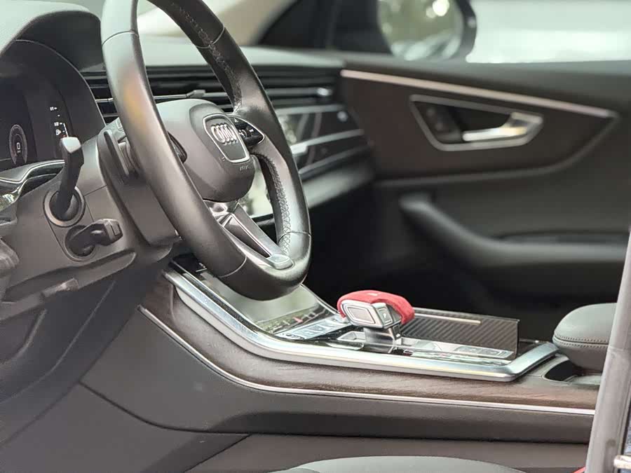 Audi Q8 2020 car image #6