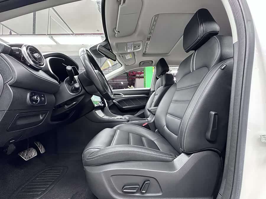 MG 6 New Energy 2019 car image #6