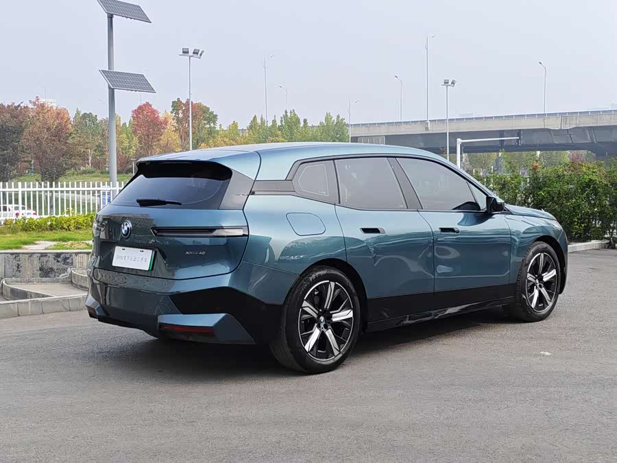 BMW iX 2023 immagine di auto #6