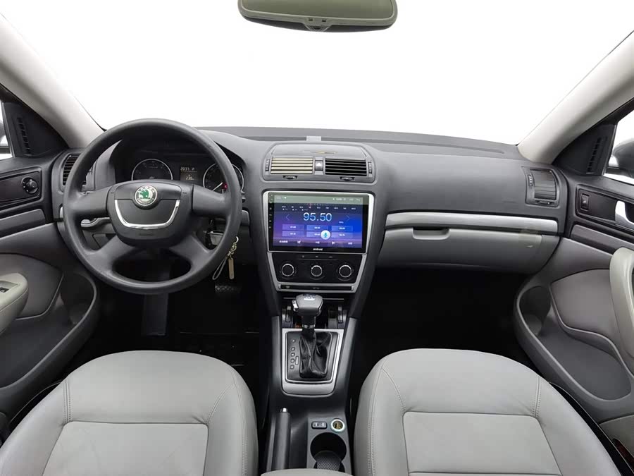 Skoda Octavia 2010 car image #6
