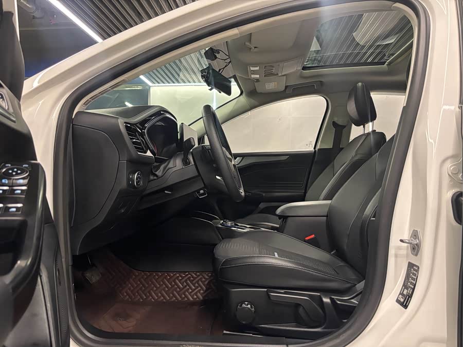 Ford Focus Active 2021 immagine di auto #6