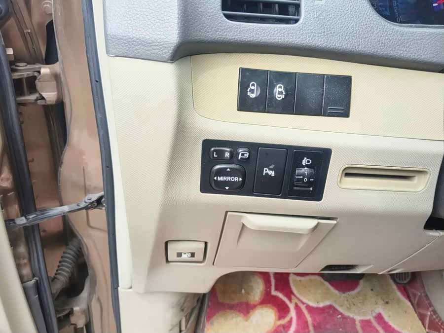 BYD M6 2014 car image #6