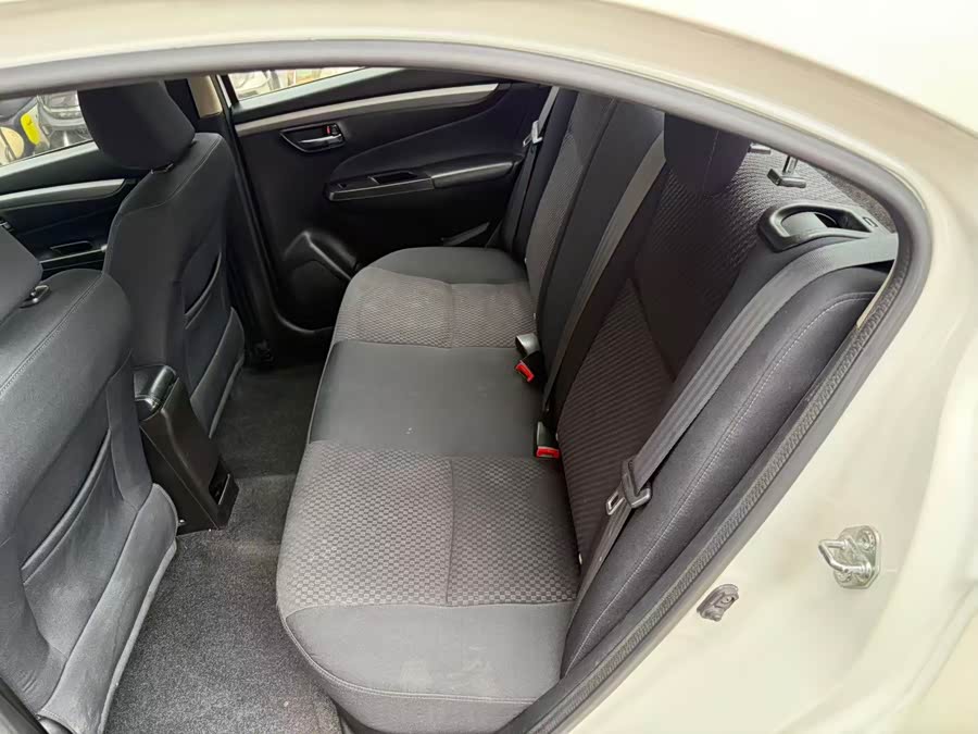 Suzuki Ciaz 2015 изображение автомобиля #6