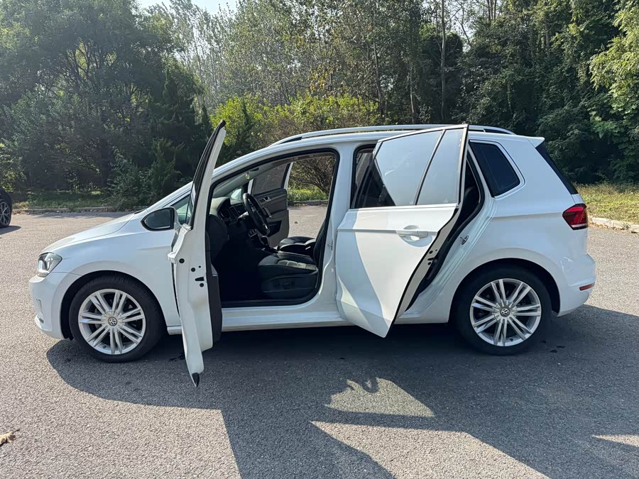 Volkswagen Golf Sportsvan 2018 car image #6