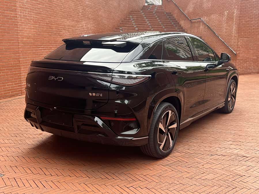 BYD Sea Lion 07 EV 2024 car image #6