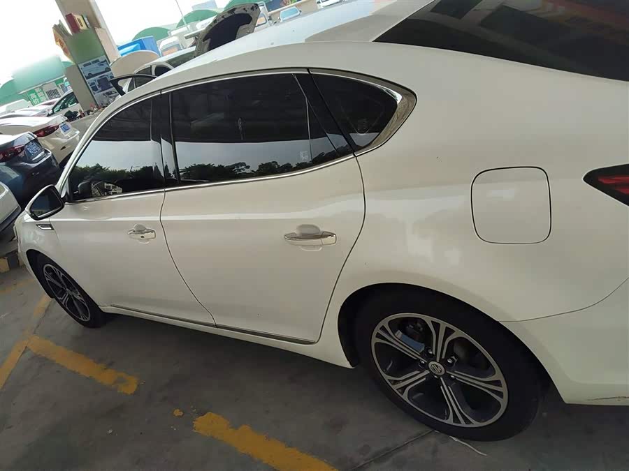 MG 6 New Energy 2018 car image #6