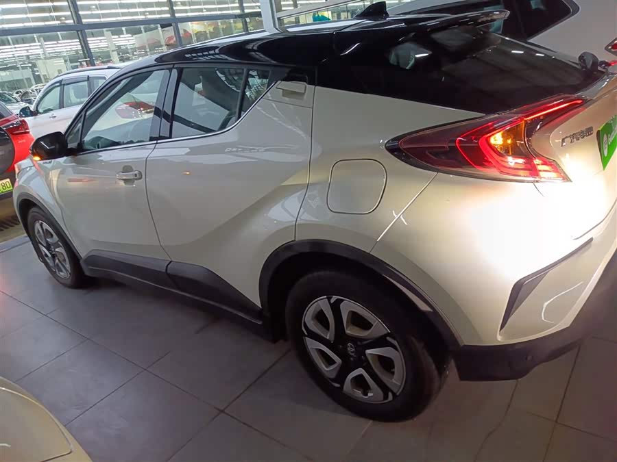 Toyota C-HR EV 2020 immagine di auto #6