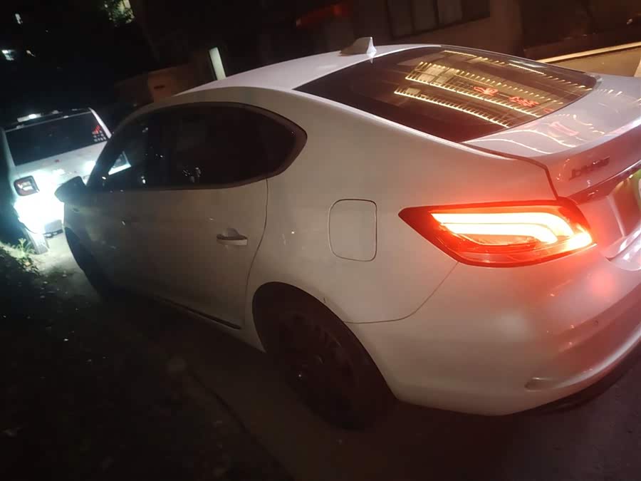 MG 6 New Energy 2019 car image #6