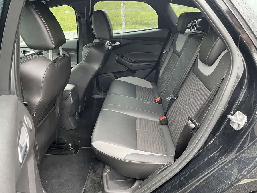 Ford Focus (Imported) 2013 car image #6