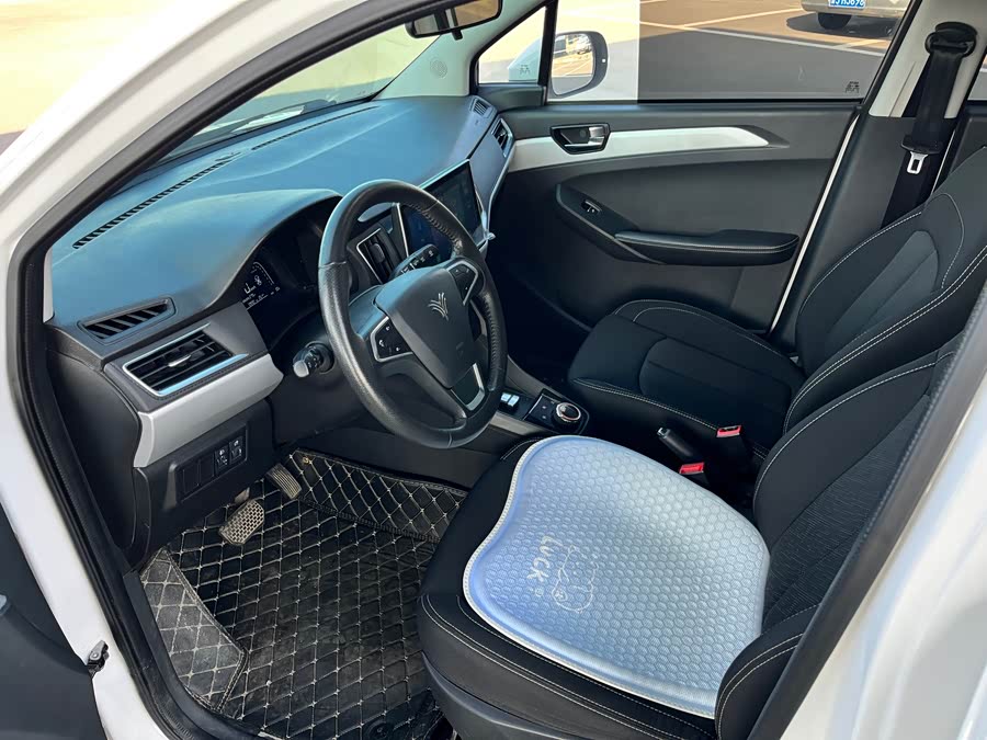 哪吒汽车 哪吒N01 2020 汽车图片 #6