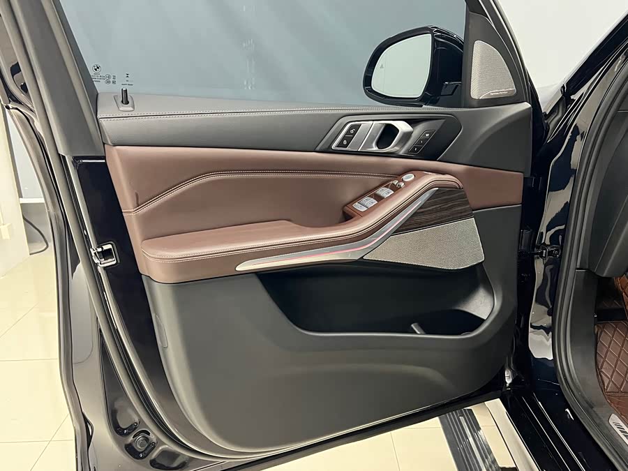 BMW X5 2023 immagine di auto #6