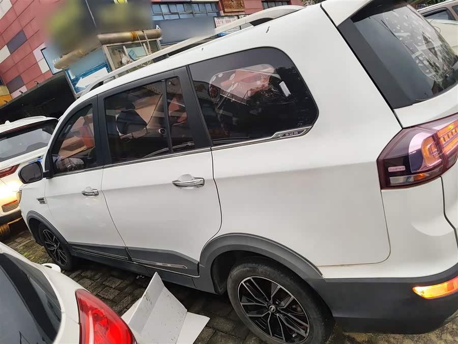 SWM X3 2017 imagen de coche #6