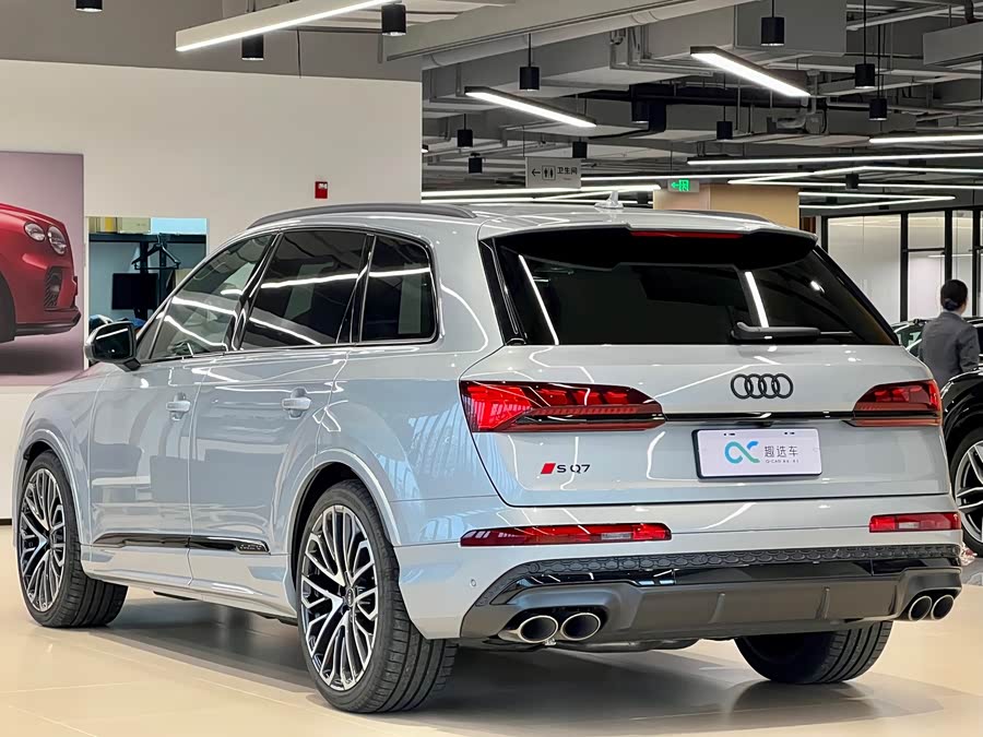 Audi SQ7 2024 car image #6