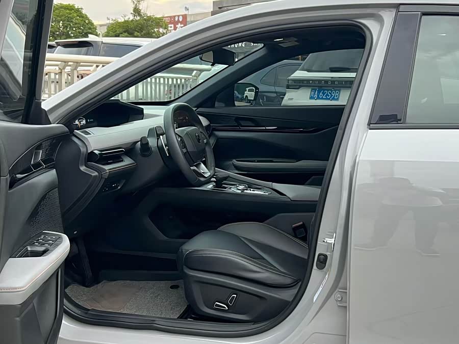 Changan UNI-V 2022 car image #6