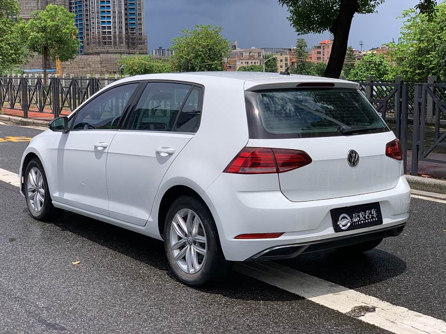Volkswagen Golf 2019 car image #6