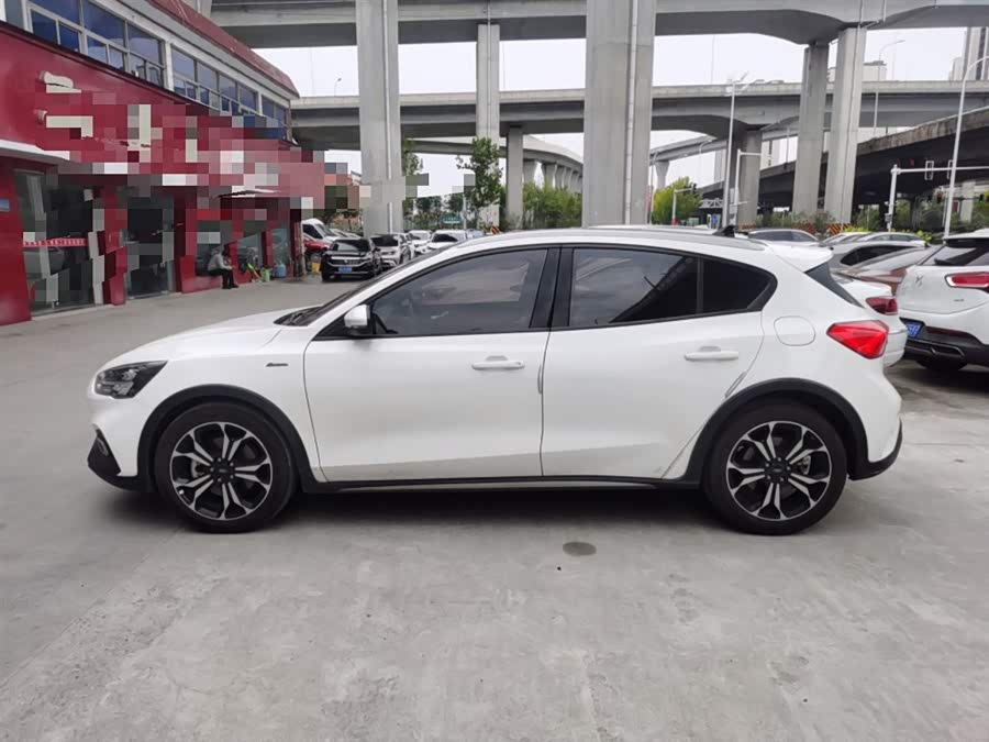 Ford Focus Active 2019 car image #6