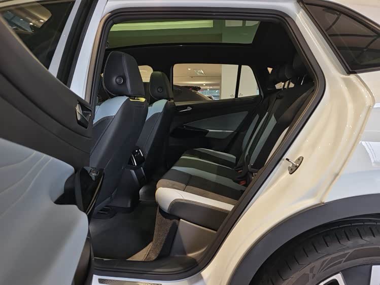 Volkswagen ID.4 X 2021 car image #6