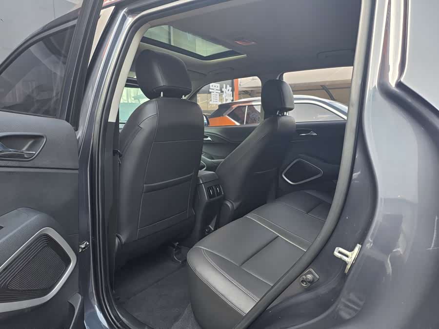 Hyundai Reina 2013 #6 Hyundai Reina 2013 car image #6