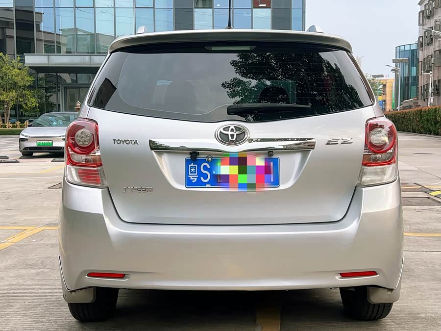 Toyota Reiz 2011 car image #6