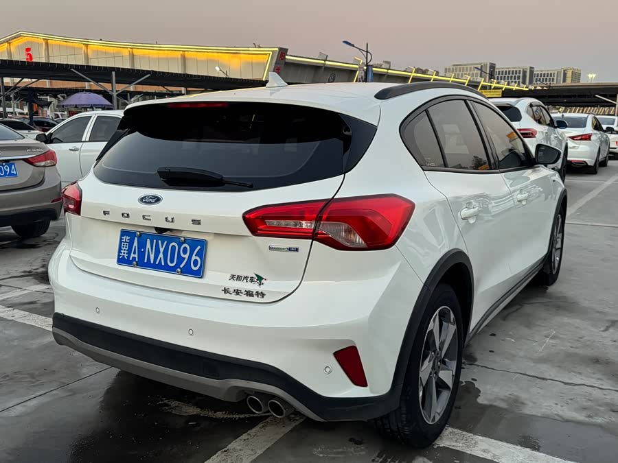 Ford Focus Active 2020 car image #6