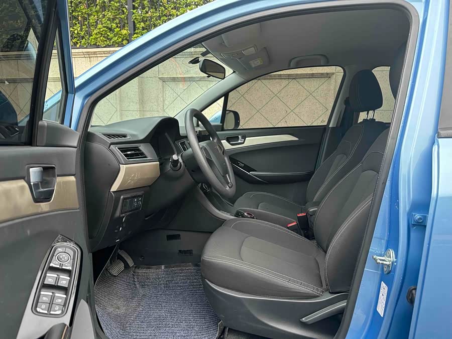 哪吒汽车 哪吒N01 2020 汽车图片 #6