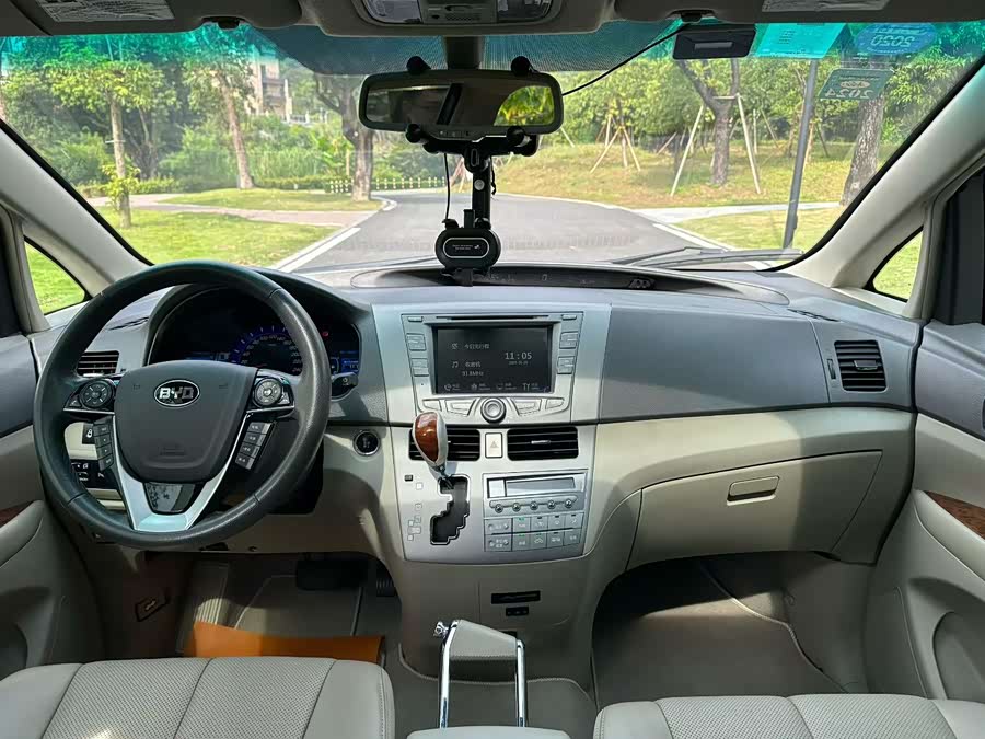 BYD M6 2016 car image #6