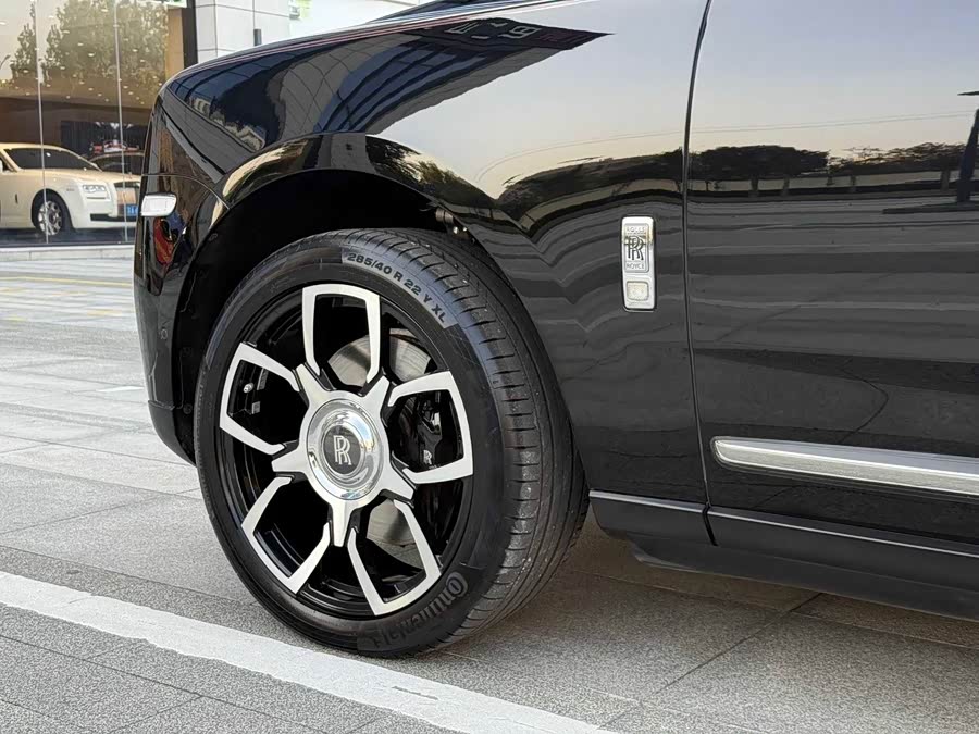 Rolls-Royce Cullinan 2023 car image #6
