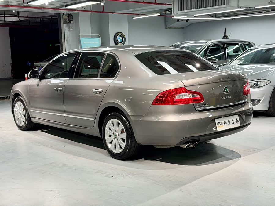 Skoda Superb 2012 car image #6