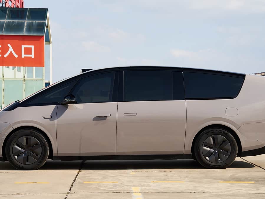 理想汽车 理想MEGA 2024 汽车图片 #6