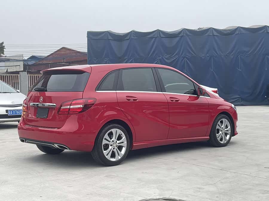 Mercedes-Benz B Class 2015 car image #6