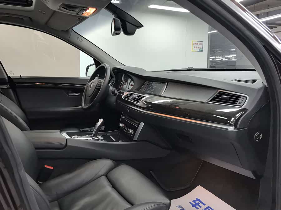 BMW 5 Series GT 2011 immagine di auto #6