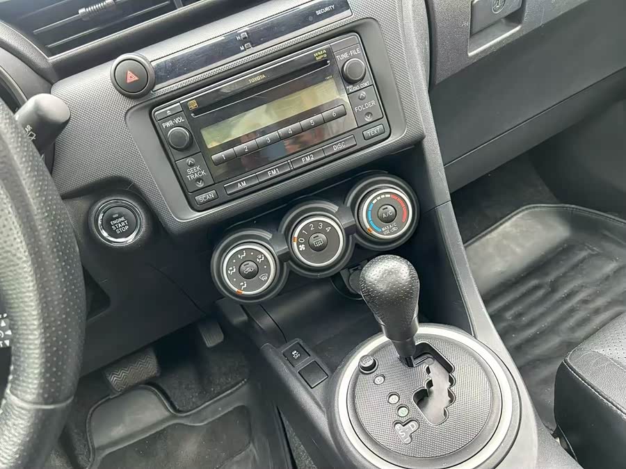 Toyota Zelas 2013 #6 Toyota Zelas 2013 car image #6