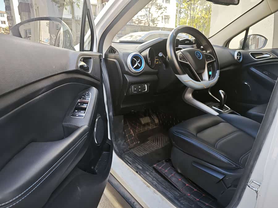 BYD Yuan New Energy 2019 car image #6