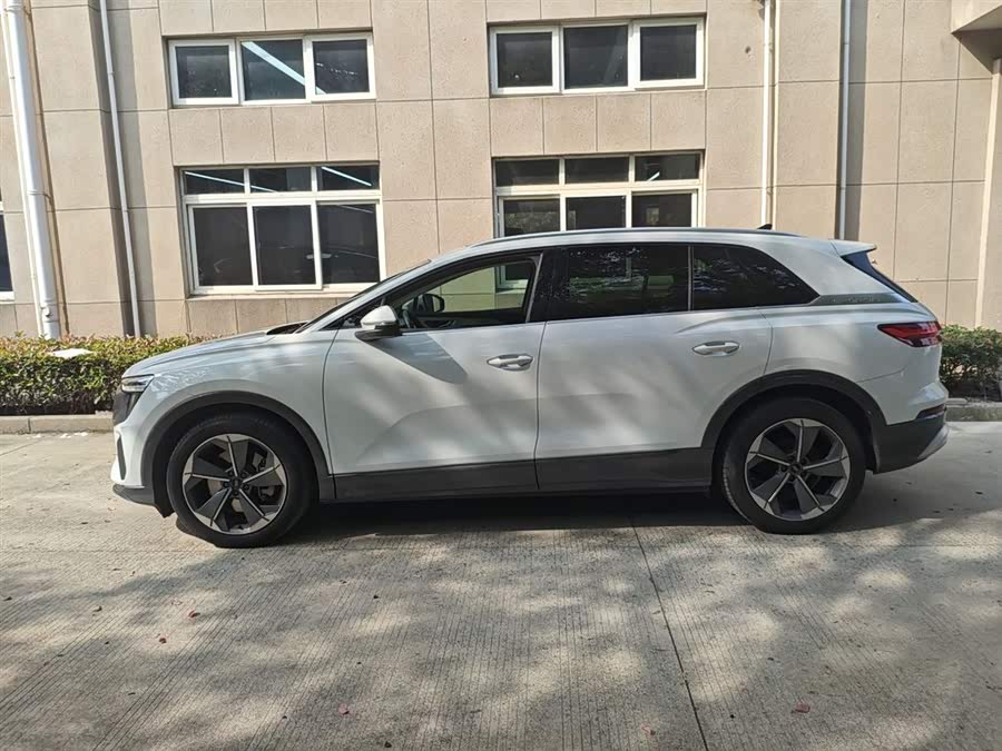 Audi Q5 e-tron 2023 #6 Audi Q5 e-tron 2023 صورة سيارة #6