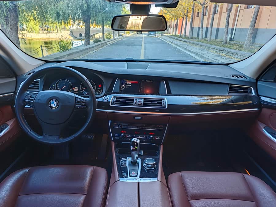 BMW 5 Series GT 2015 immagine di auto #6