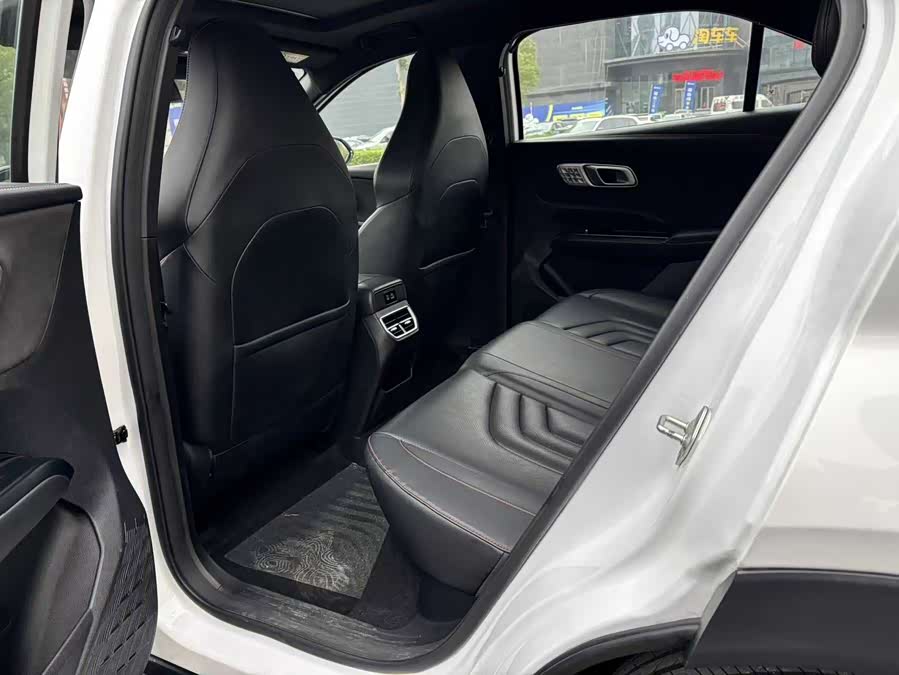 哪吒汽车 哪吒X 2024 汽车图片 #6