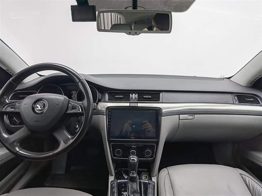 Skoda Superb 2014 car image #6