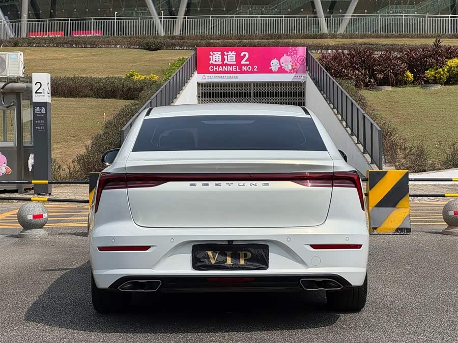 2022 car image #6
