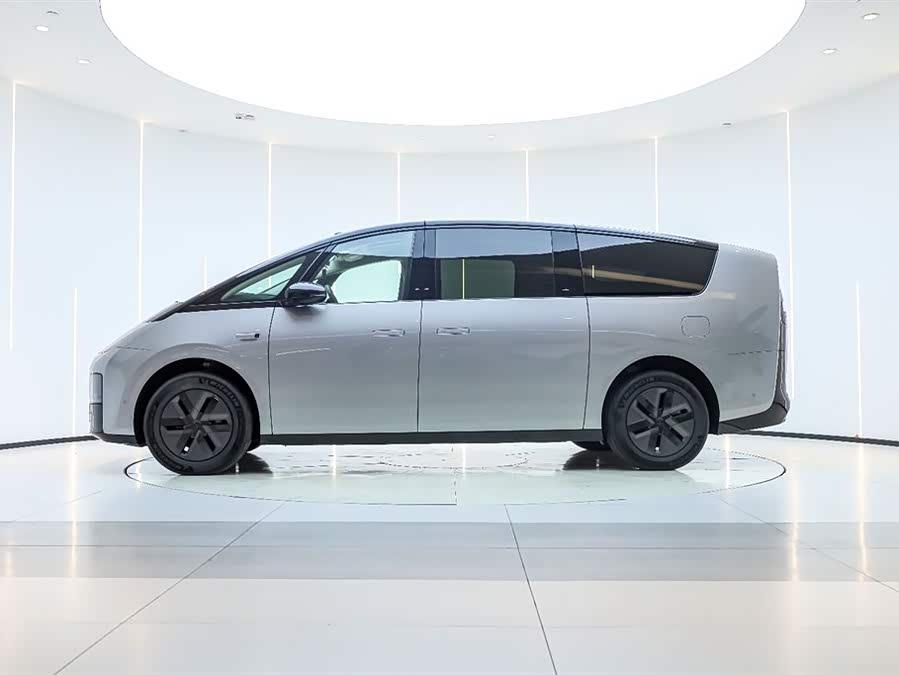 理想汽车 理想MEGA 2024 汽车图片 #6