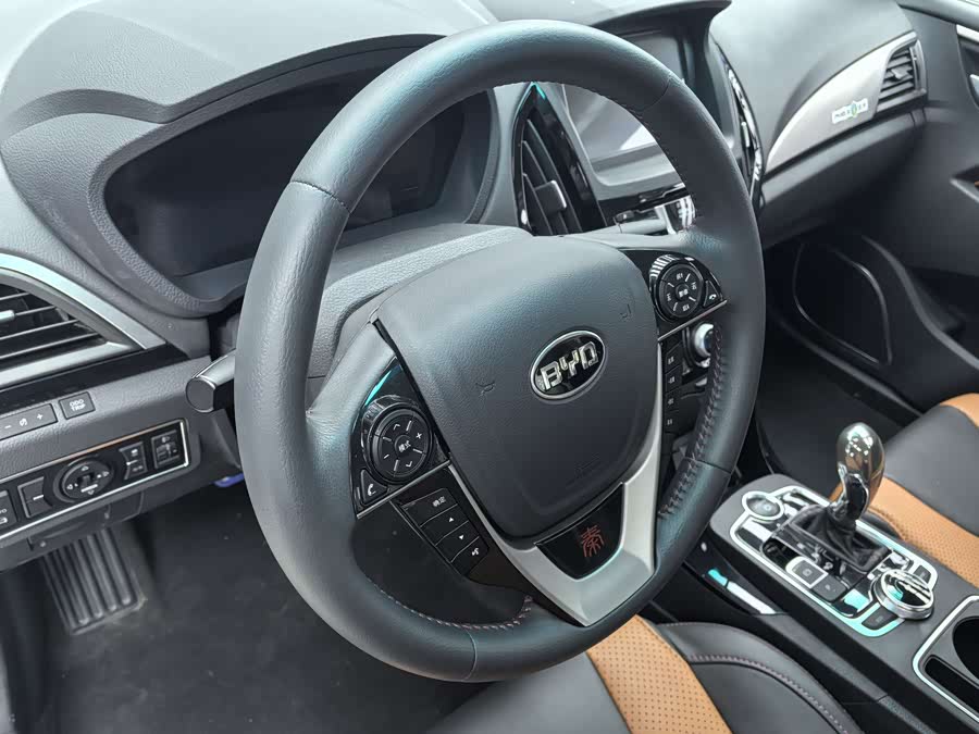 BYD Qin New Energy 2016 car image #6