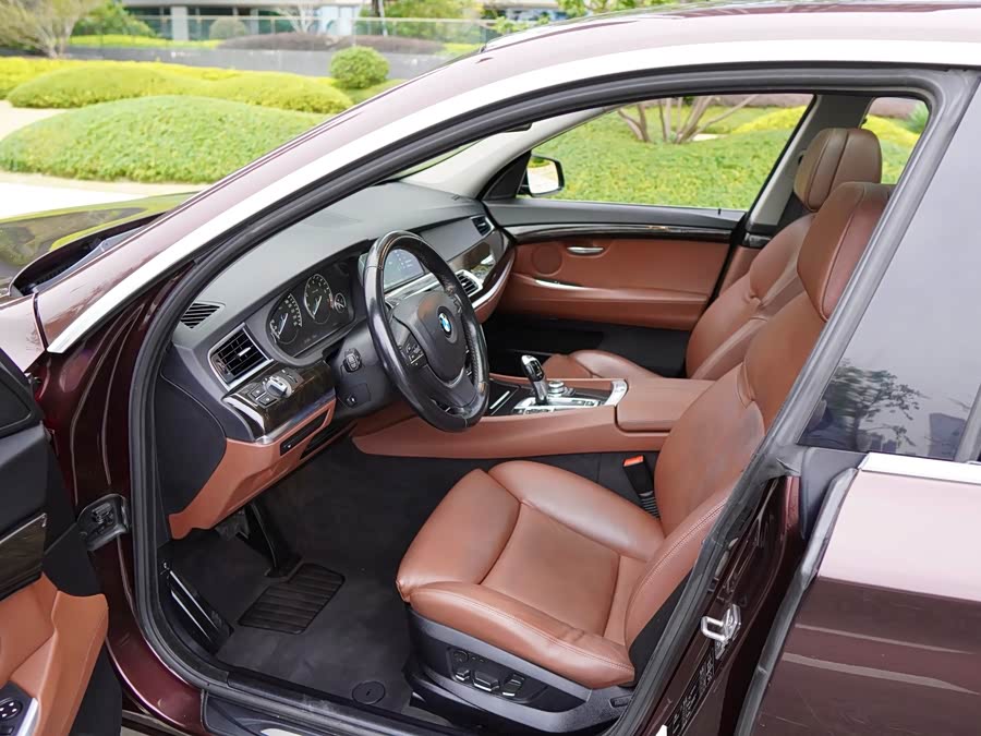 BMW 5 Series GT 2010 immagine di auto #6