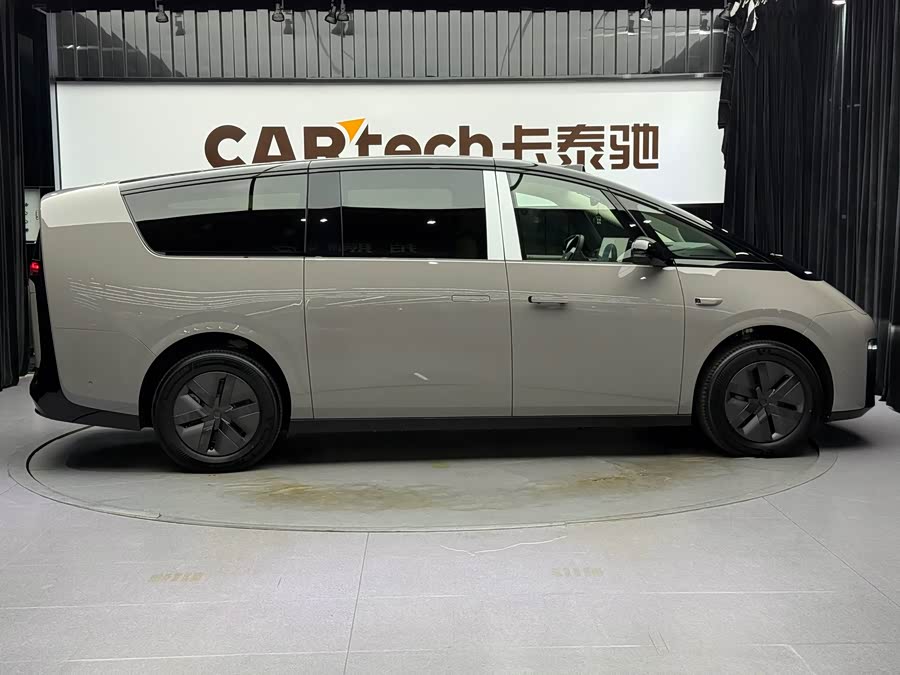 理想汽车 理想MEGA 2024 汽车图片 #6