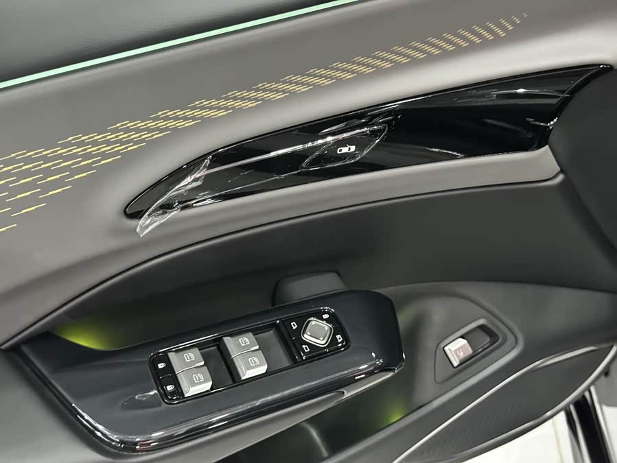 HongQi EH7 2024 #6 HongQi EH7 2024 car image #6