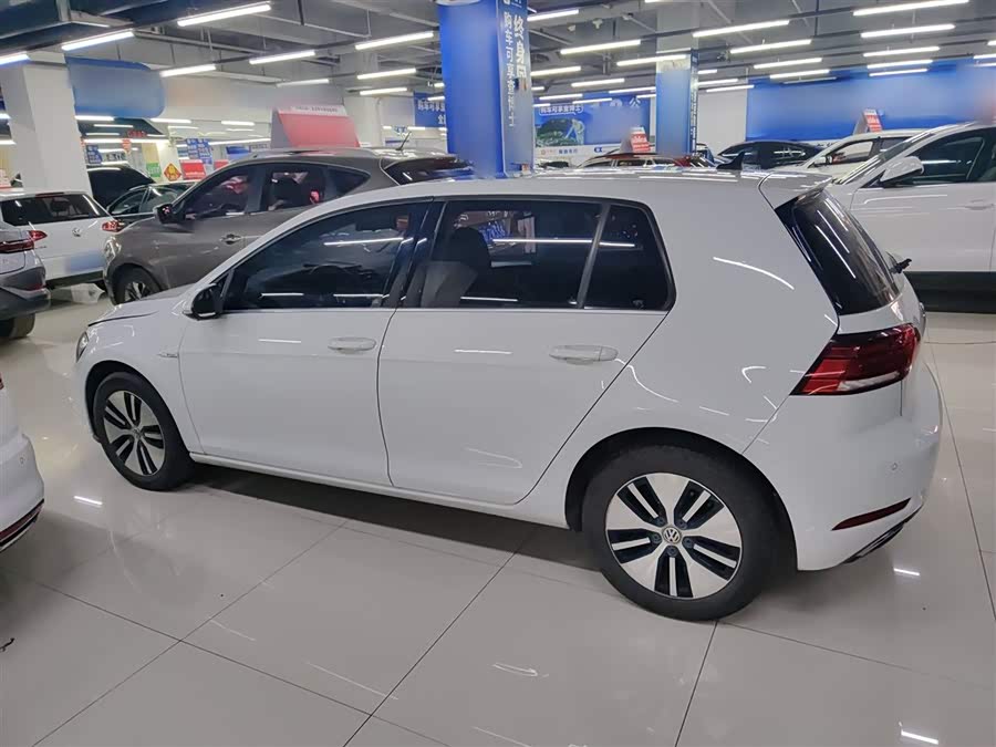Volkswagen Golf Pure Electric 2021 car image #6